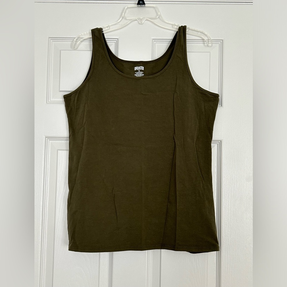Duluth Trading Co. “No-Yank” Tank XL, olive green